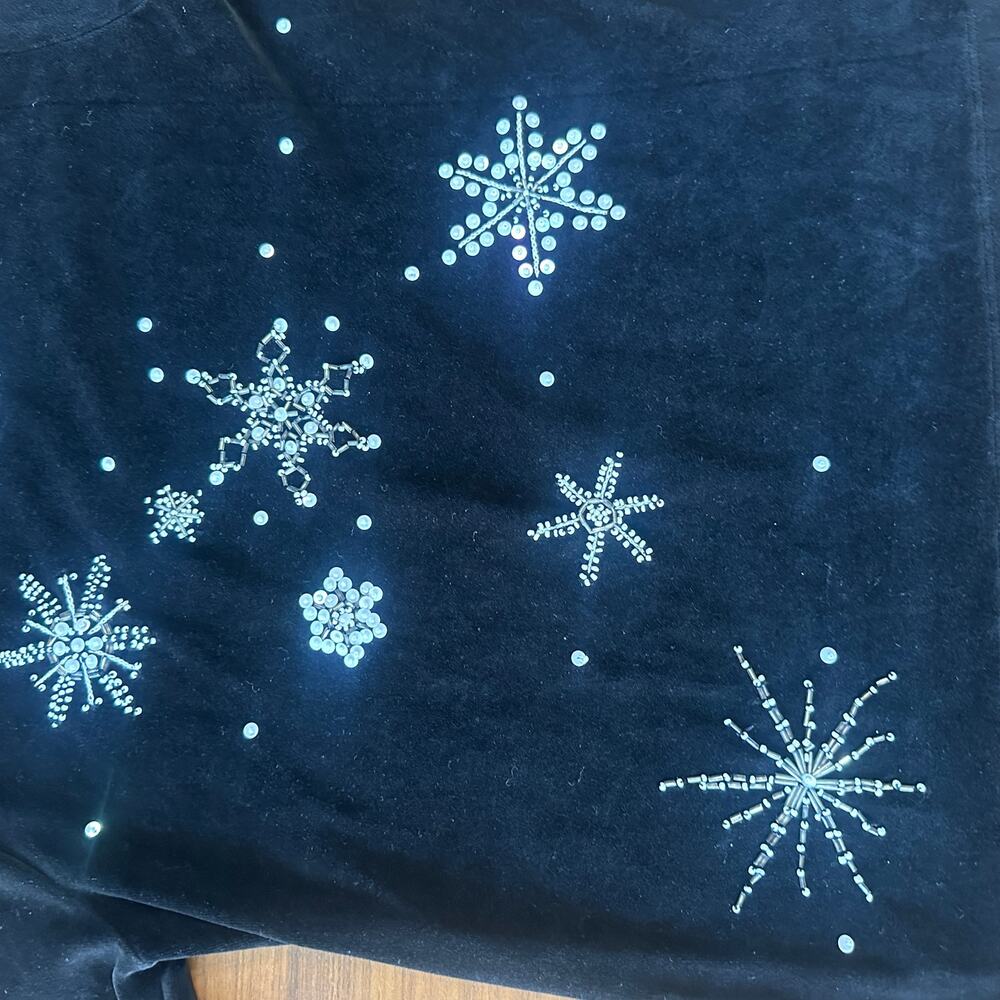 Michael Simon Black Velvet Beaded Snowflake top, Holiday,‎ Christmas, medium - Picture 5 of 8